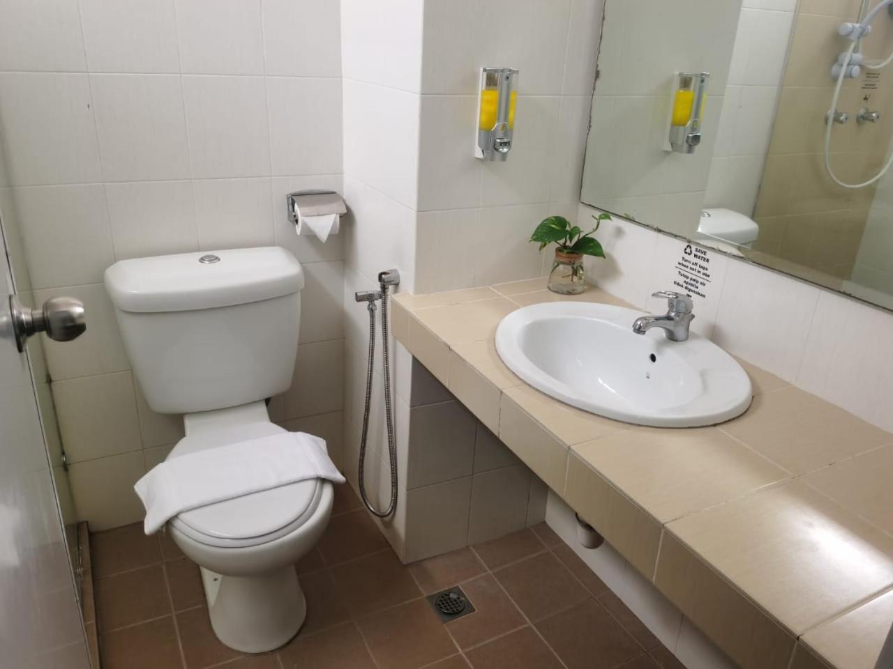Lovita Hotel קואנטאן מראה חיצוני תמונה